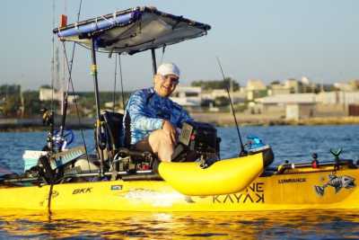 A Bari c'� chi pesca a bordo dei kayak: �Per vivere un intenso ed ecologico rapporto con il mare� 
